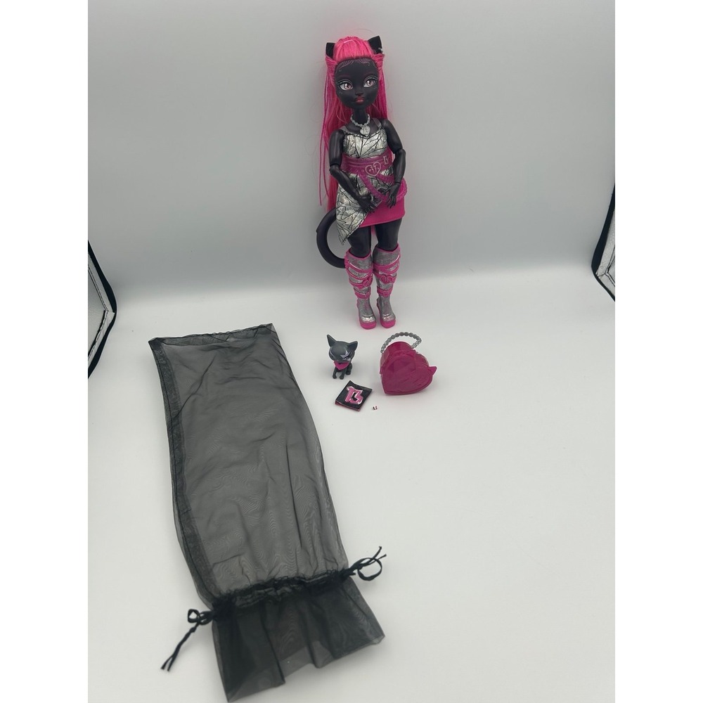 Monster High Catty Noir fashion doll G3